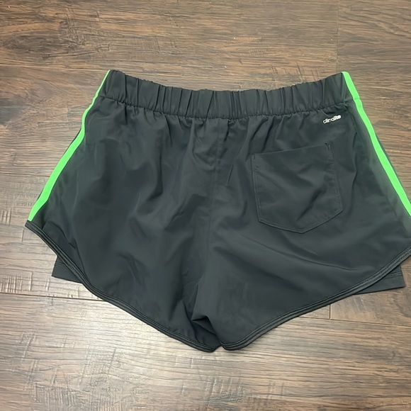Adidas running short - Picture 3 of 4